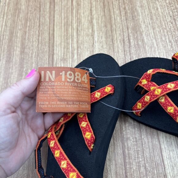 TEVA OLOWAHU RED SHAWL MUSH SANDALS FLIP FLOPS SIZE 6 WOMEN’S NEW WITH TAGS - Picture 6 of 11